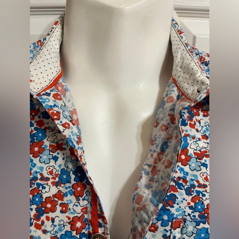 (10) Across the Pond Blue and red floral short sleeve button up shirt - Picture 7 of 16
